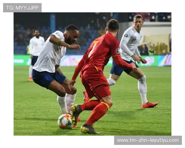 欧洲杯赛场上的经典技战术瞬间被反复回放，欧洲杯经典比赛视频